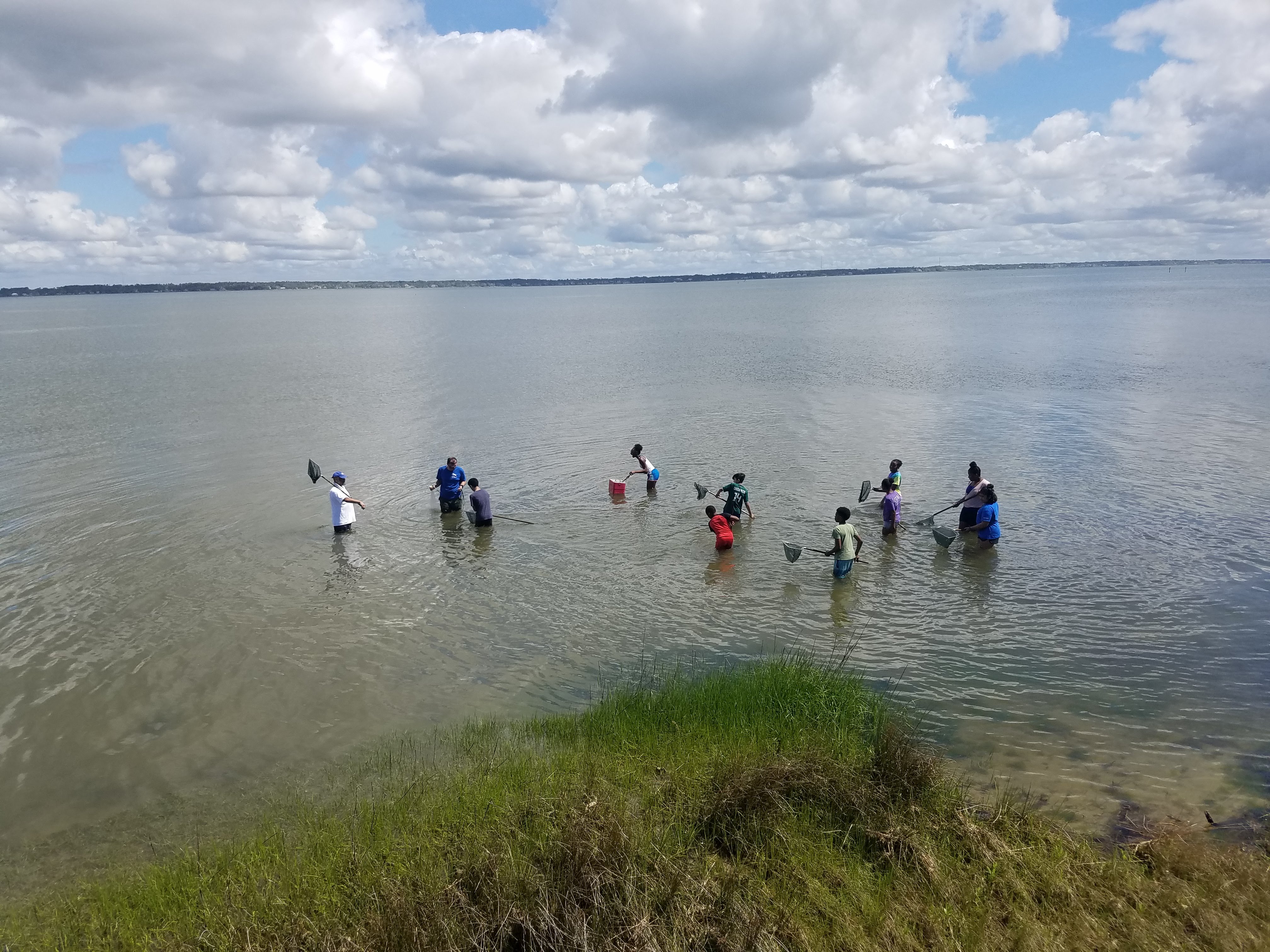 BOOST 6th grade scholars explore Bogue Sound in Pine Knoll Shores
