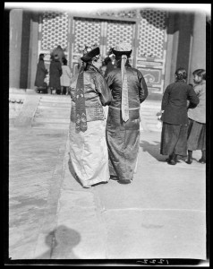 Manchu Women – Back 感恩节总统大阅兵，满族妇女背面照 219-1222