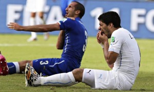 Suarez and Chiellini in the aftermath of the bite
