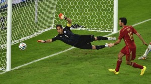 Sergio Busquets misses his team's best goal scoring chance against Chile, in Spain's 2-0 loss.