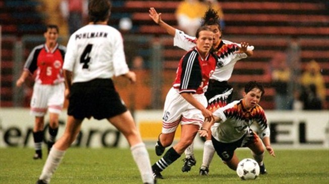 Norway squaring off with Germany in the 1995 Final (courtesy of FIFA.com  